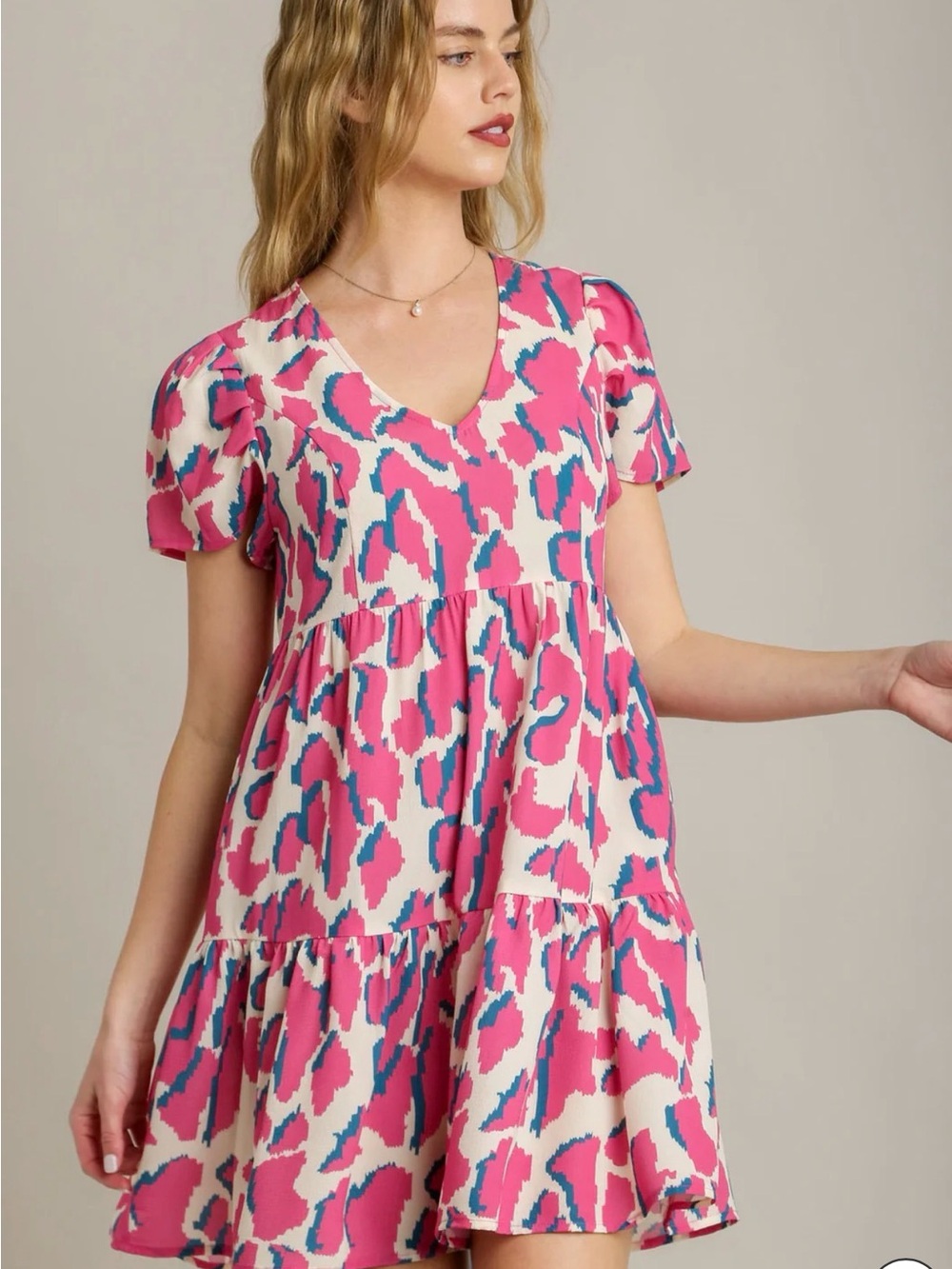 Umgee Abstract Print Tier Dress Women's Short Sleeve V-Neck Size Small NWT